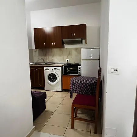 Ar Τίρανα